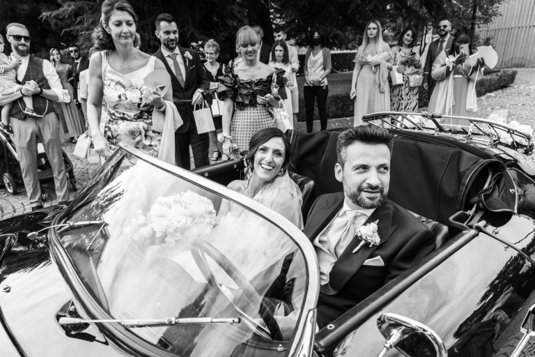 villa mattioli matrimonio sposi in auto