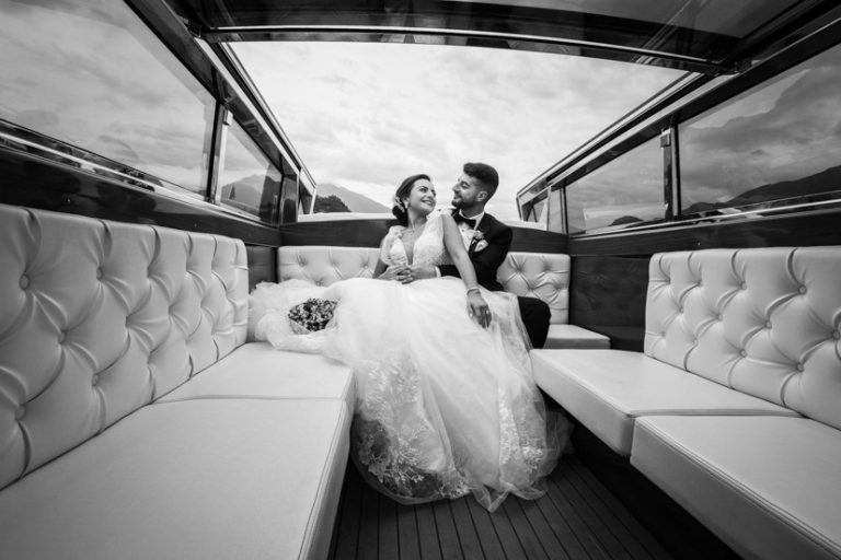 sposi in barca cin amore sul lago